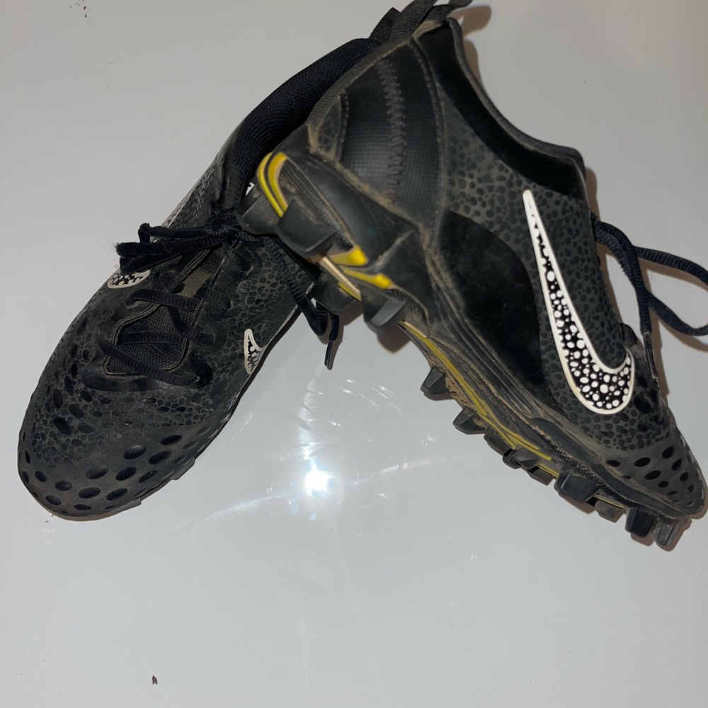 Women’s softball cleats